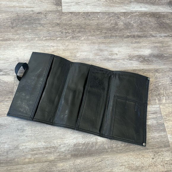 BCBGMAXAZRIA Black Tri-Fold Faux Leather Clutch/Pouch - Y2K Style - Picture 5 of 13